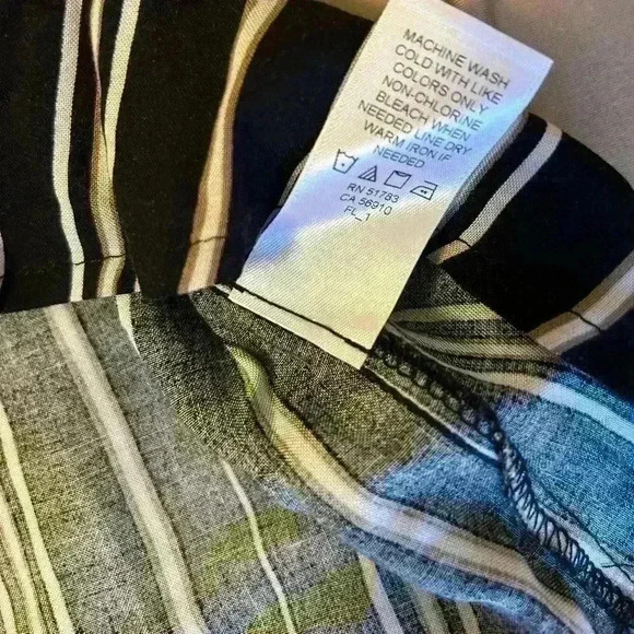 Maurice’s Women’s Cropped Short Sleeve Blouse Black/Tan Strip Button Knot Size M - Picture 9 of 9